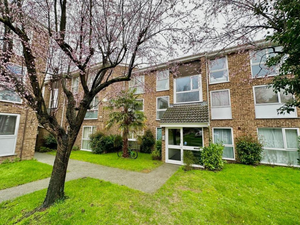 2 bed 1st Floor Flat for rent in Houghton Regis. From Indigo Residential - Barton Road