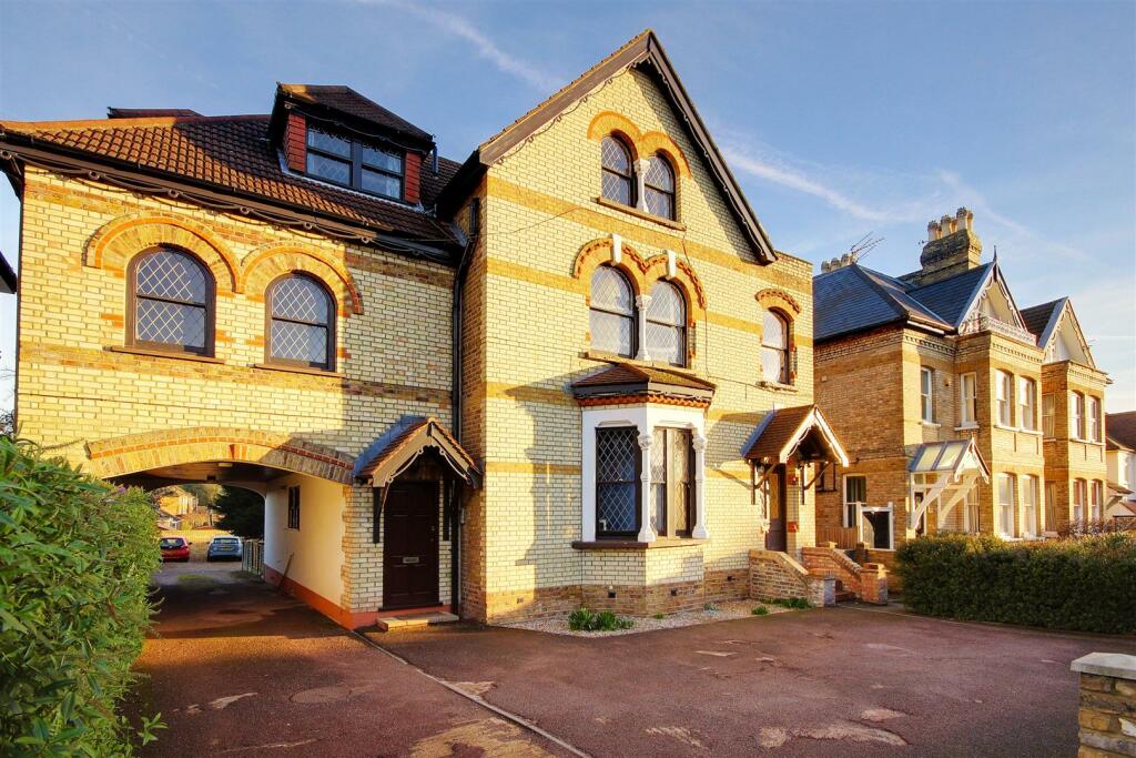 1 bed Flat for rent in Crews Hill. From james hayward ltd - enfield