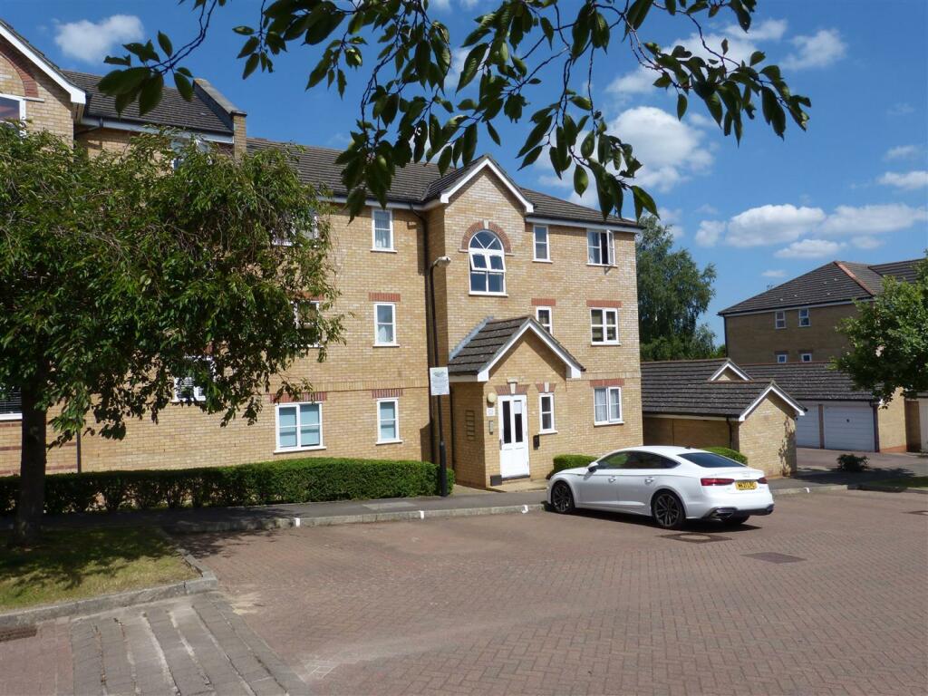 2 bed House (unspecified) for rent in Crews Hill. From james hayward ltd - enfield