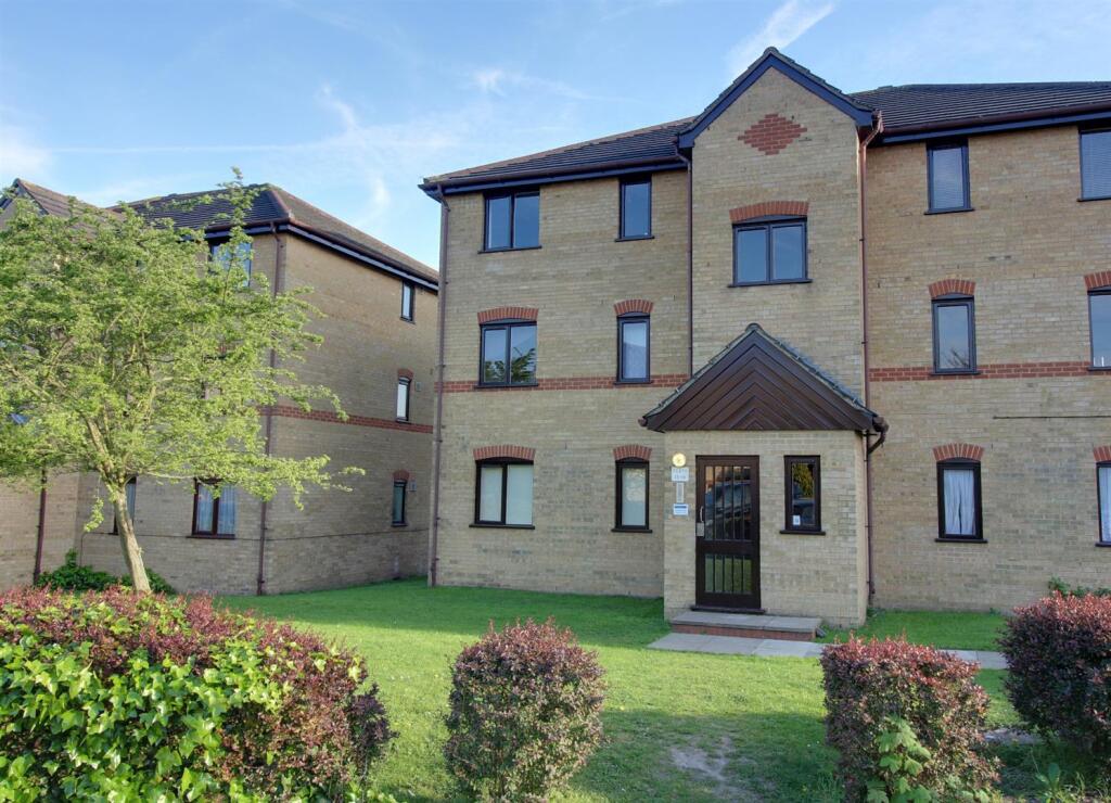 2 bed Apartment for rent in Edmonton. From James Hayward - Enfield