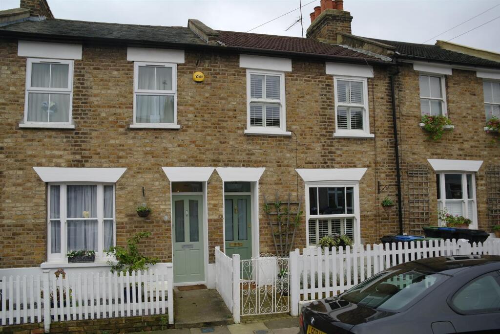 2 bed Mid Terraced House for rent in Crews Hill. From James Hayward - Enfield