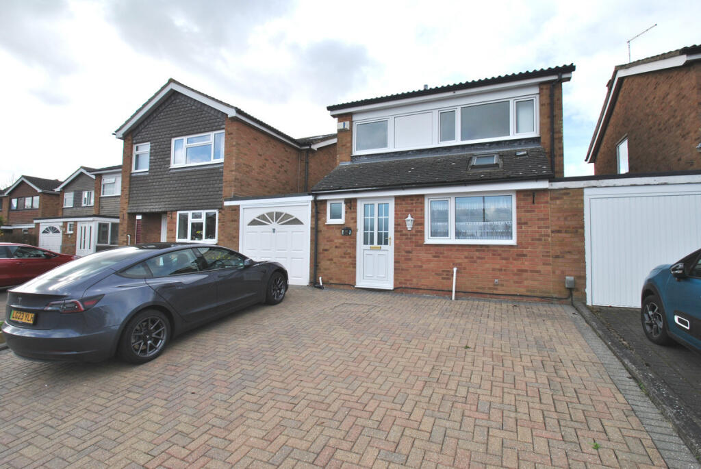 3 bed Link detached for rent in Stotfold. From Isabelle Estates Ltd - Letchworth Garden City