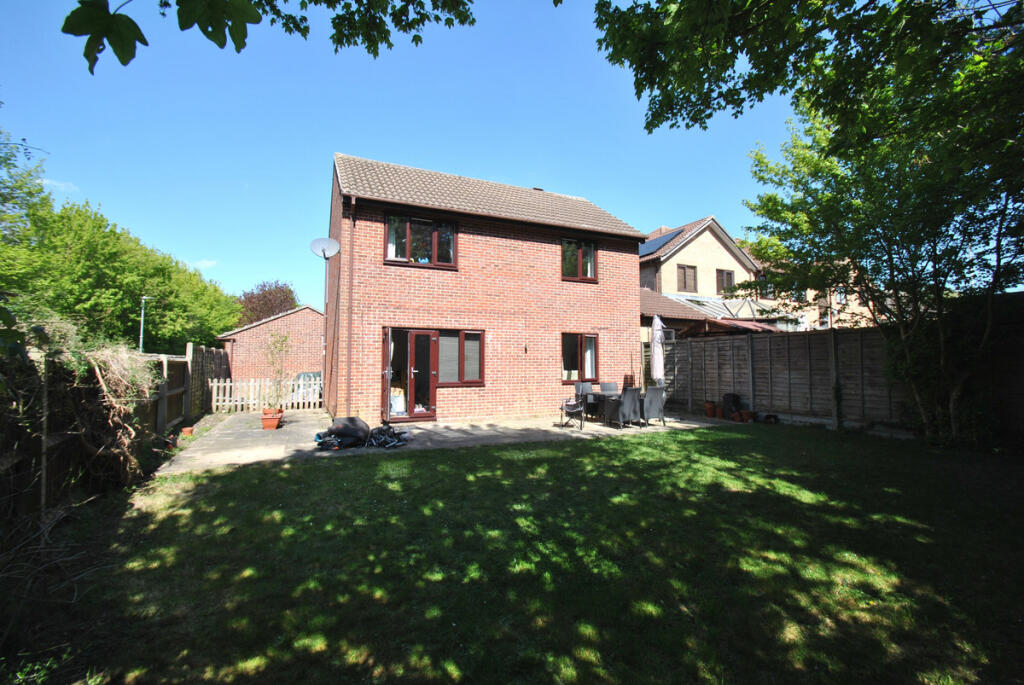 3 bed Detached for rent in Baldock. From Isabelle Estates Ltd - Letchworth Garden City
