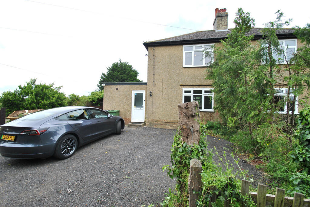 3 bed Semi Detached for rent in Stotfold. From Isabelle Estates Ltd - Letchworth Garden City 3 bed Semi Detached for rent in Stotfold. From Isabelle Estates Ltd - Letchworth Garden City
