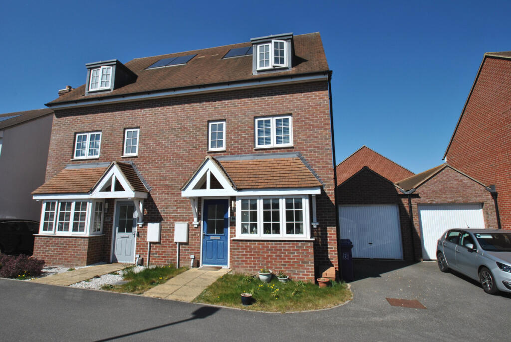 4 bed Semi Detached for rent in Letchworth. From Isabelle Estates Ltd - Letchworth Garden City