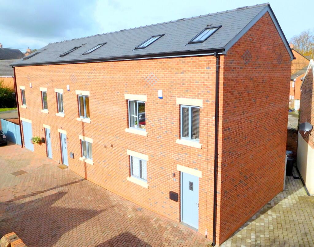 2 bed Mid Terraced House for rent in Nantwich. From James Du Pavey - Eccleshall 2 bed Mid Terraced House for rent in Nantwich. From James Du Pavey - Eccleshall