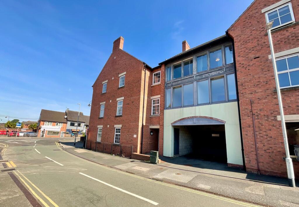 2 bed Apartment for rent in Stone. From James Du Pavey - Eccleshall 2 bed Apartment for rent in Stone. From James Du Pavey - Eccleshall