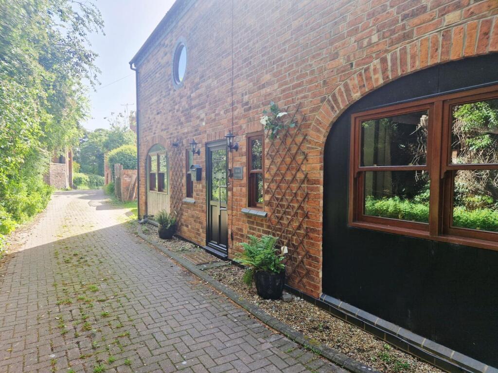 3 bed Detached for rent in Wybunbury. From James Du Pavey - Eccleshall 3 bed Detached for rent in Wybunbury. From James Du Pavey - Eccleshall