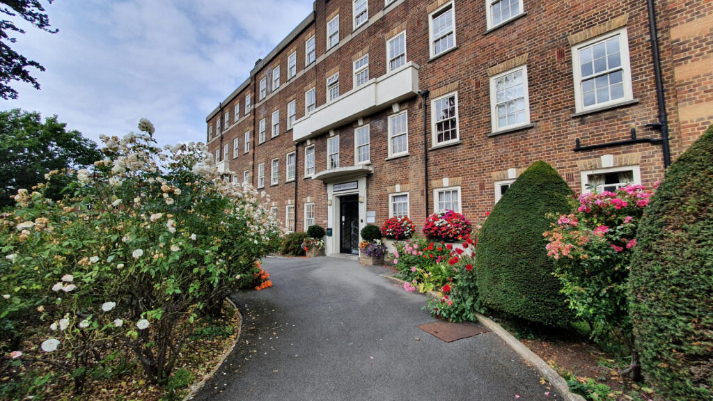 1 bed 1st Floor Flat for rent in Hendon. From Warren Bradley Estates