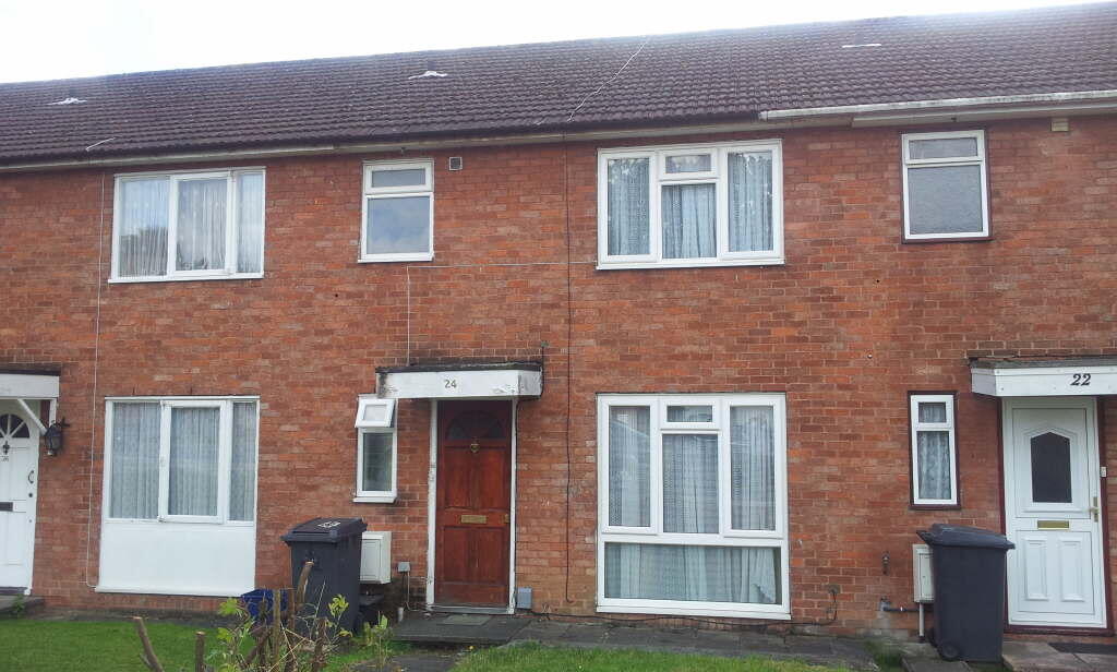 3 bed Mid Terraced House for rent in Hendon. From Warren Bradley Estates