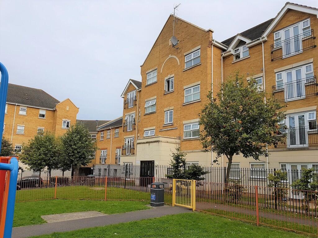2 bed 1st Floor Flat for rent in Kenton. From Warren Bradley Estates
