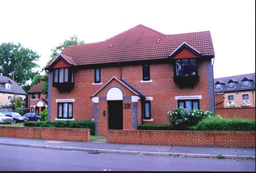 4 bed 1st Floor Flat for rent in London. From Warren Bradley Estates
