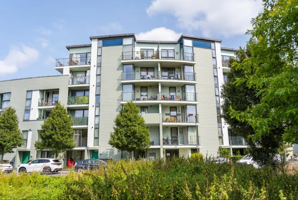 2 bed 1st Floor Flat for rent in Hendon. From Warren Bradley Estates