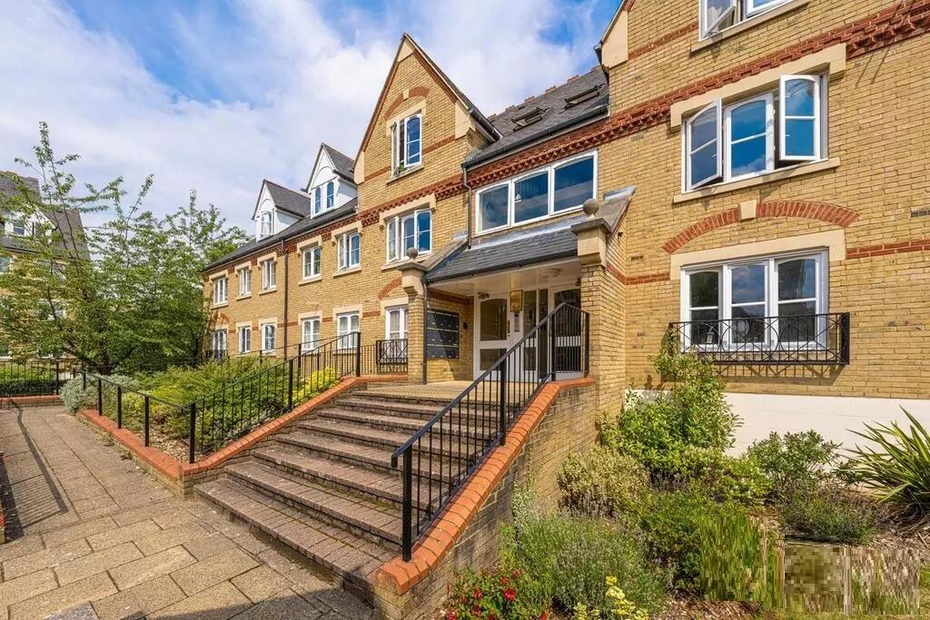 2 bed 1st Floor Flat for rent in Watford. From Warren Bradley Estates 2 bed 1st Floor Flat for rent in Watford. From Warren Bradley Estates
