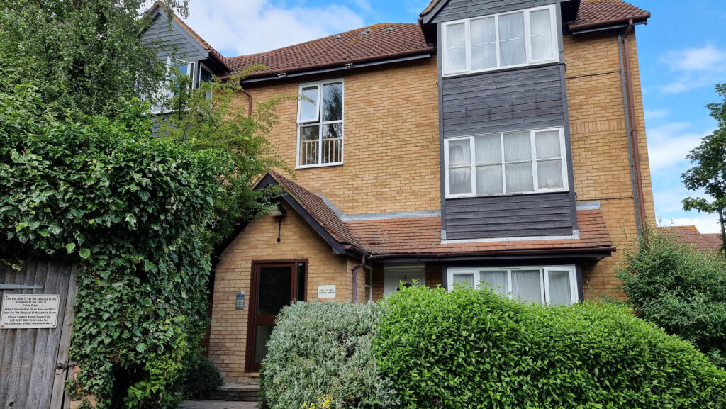 4 bed 1st Floor Flat for rent in Hendon. From Warren Bradley Estates 4 bed 1st Floor Flat for rent in Hendon. From Warren Bradley Estates