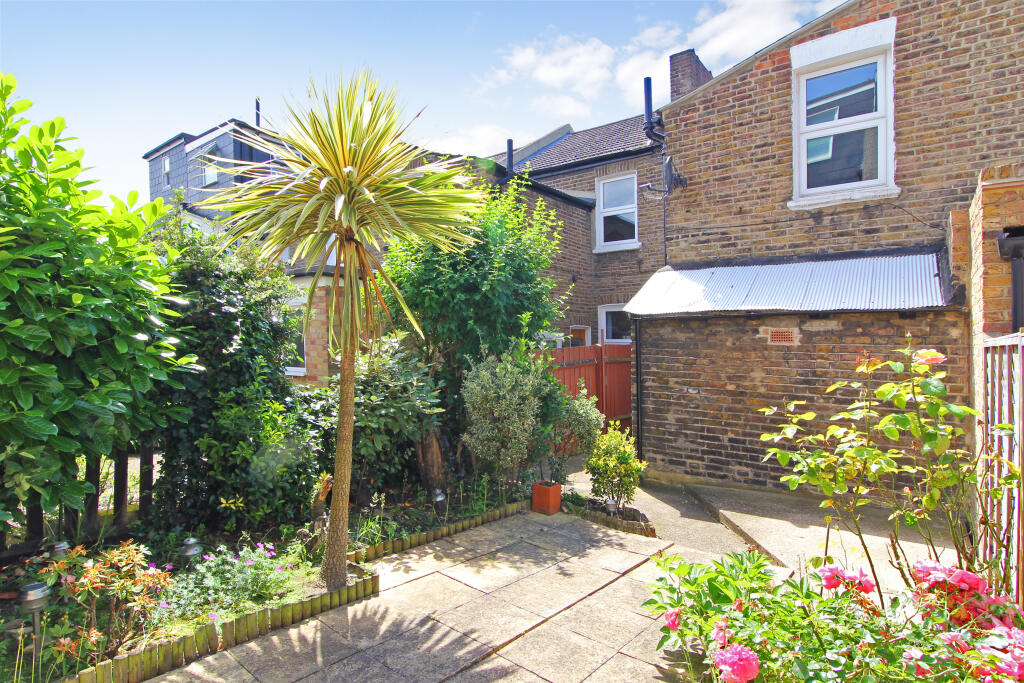 2 bed Detached House for rent in Wimbledon. From John D Wood & Co - Wimbledon