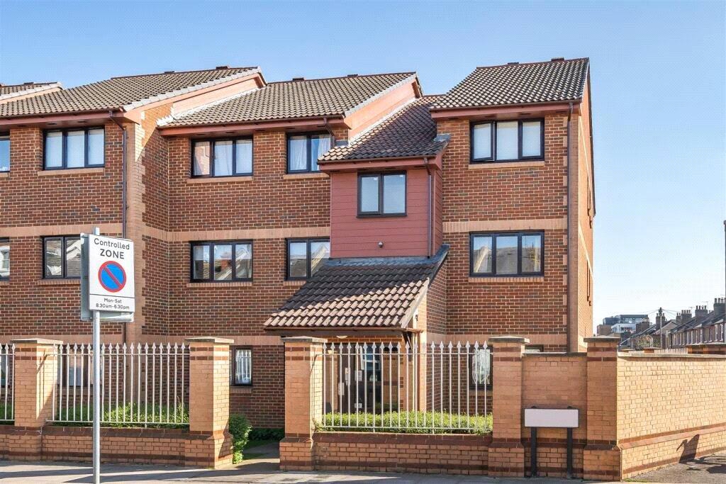 2 bed 1st Floor Flat for rent in London. From John D Wood & Co. Sales - Wimbledon Village