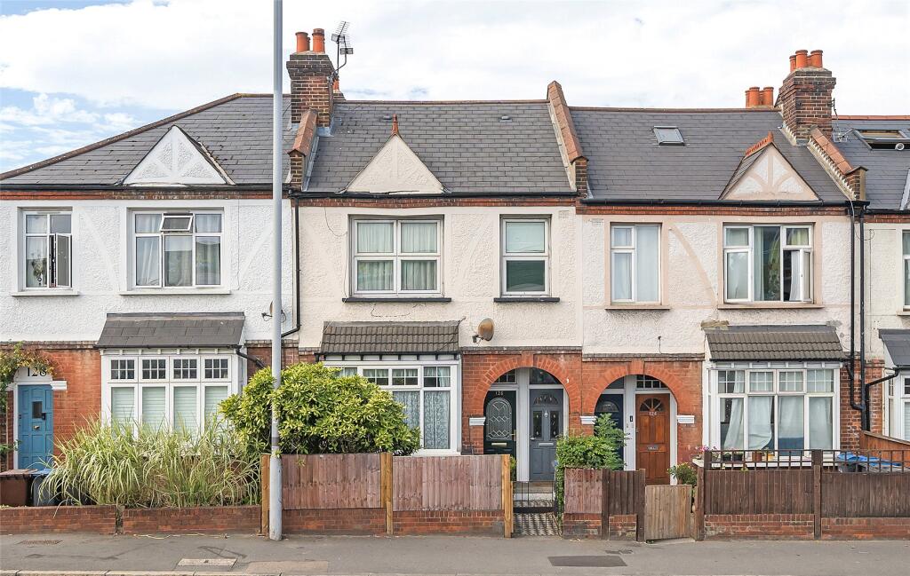 3 bed 1st Floor Flat for rent in Merton. From John D Wood & Co. Sales - Wimbledon Village
