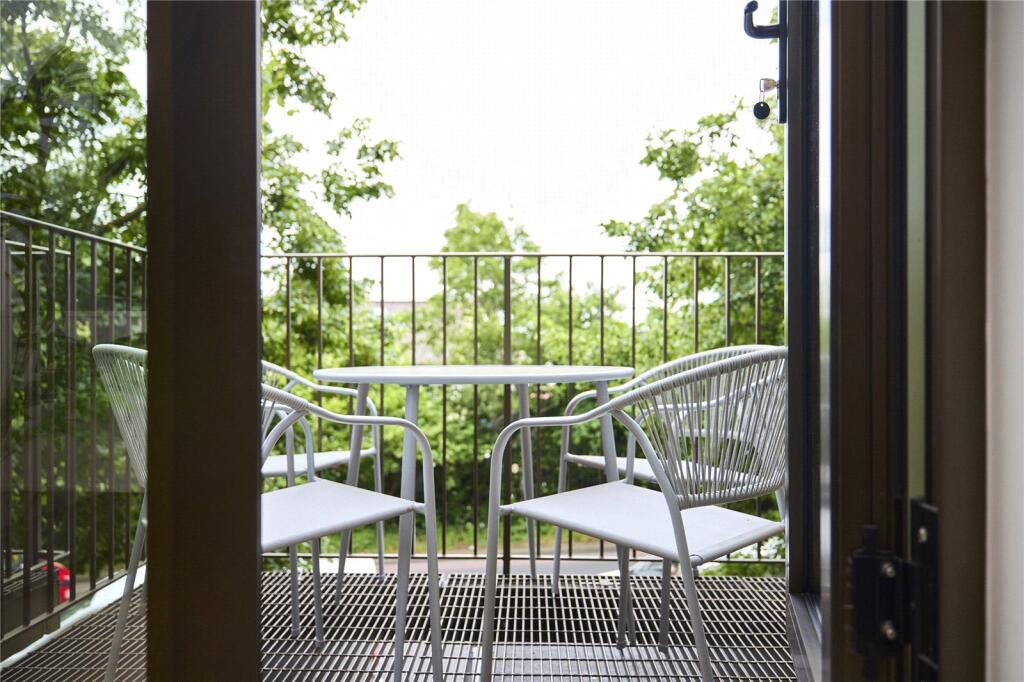 1 bed 1st Floor Flat for rent in London. From John D Wood & Co. Sales - Wimbledon Village