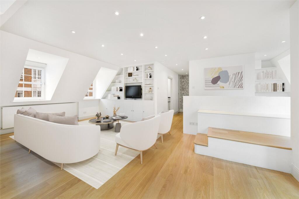 3 bed 1st Floor Flat for rent in Chelsea. From John D Wood & Co. Sales - Chelsea Green