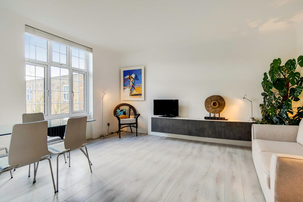 4 bed 1st Floor Flat for rent in London. From John D Wood & Co. Sales - Chelsea Green