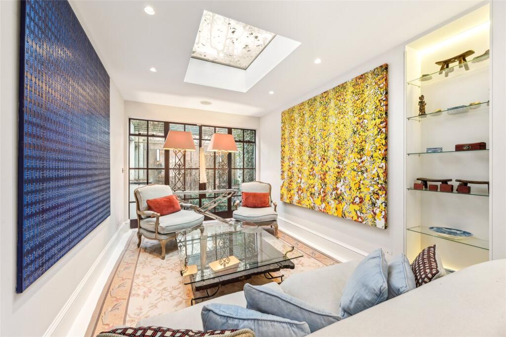3 bed End of Terrace for rent in Chelsea. From John D Wood & Co. Sales - Chelsea Green