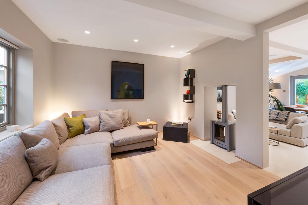 3 bed Detached House for rent in Battersea. From John D Wood & Co - Battersea