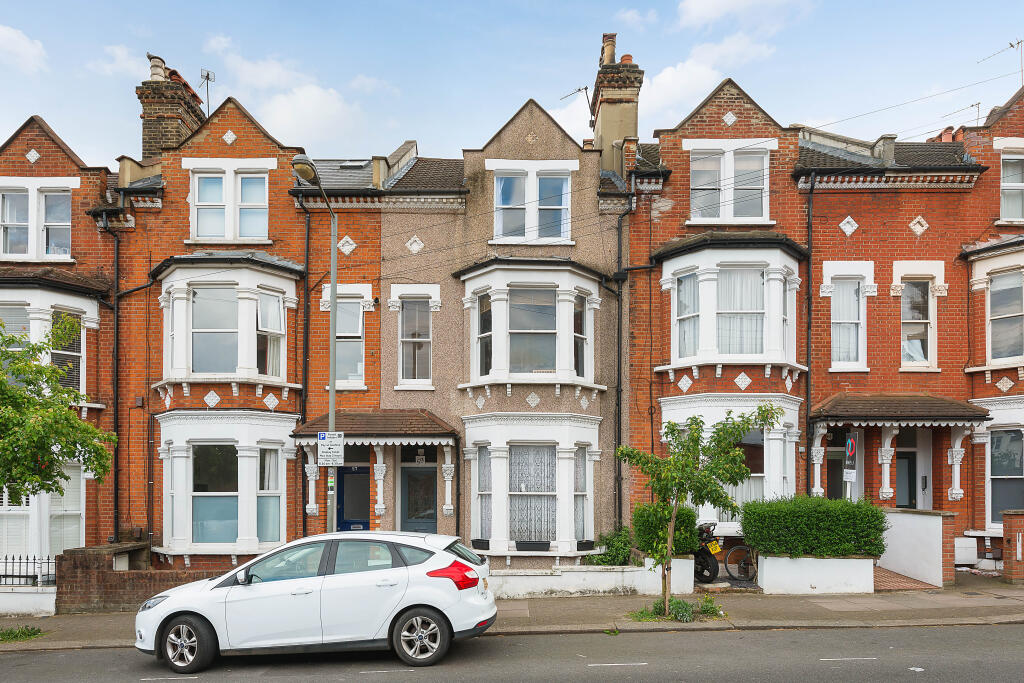 2 bed 1st Floor Flat for rent in London. From John D Wood & Co. Sales - Battersea