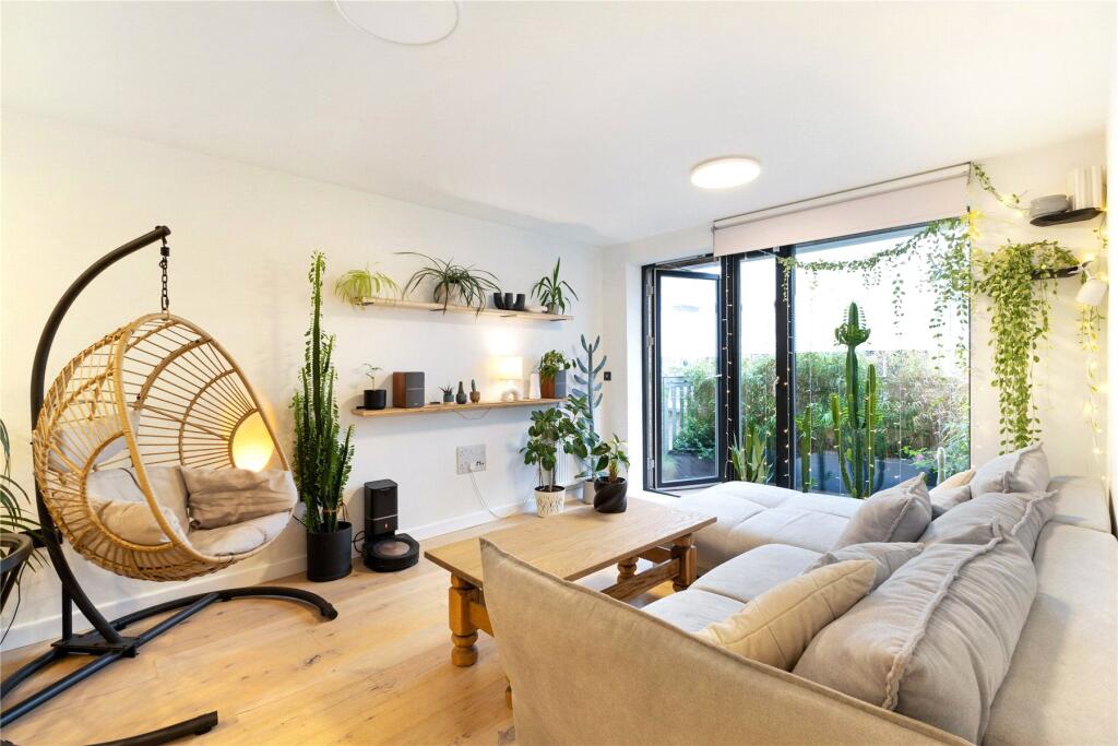 2 bed 1st Floor Flat for rent in Battersea. From John D Wood & Co. Sales - Battersea
