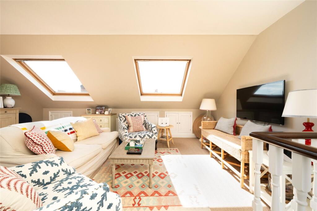 3 bed 1st Floor Flat for rent in Battersea. From John D Wood & Co. Sales - Battersea 3 bed 1st Floor Flat for rent in Battersea. From John D Wood & Co. Sales - Battersea