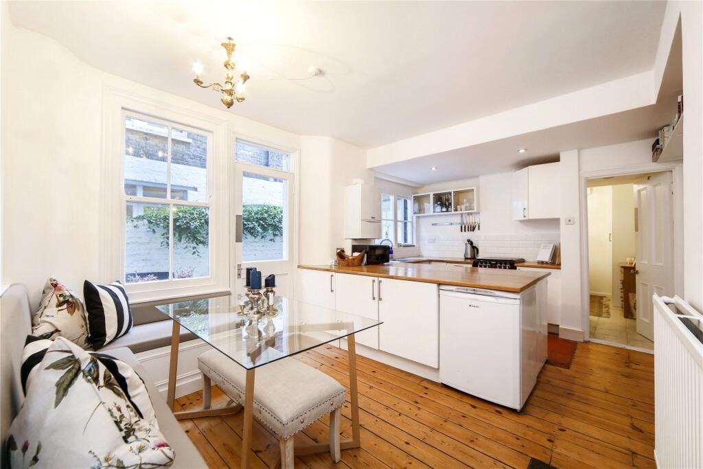 2 bed 1st Floor Flat for rent in London. From John D Wood & Co. Sales - Battersea 2 bed 1st Floor Flat for rent in London. From John D Wood & Co. Sales - Battersea