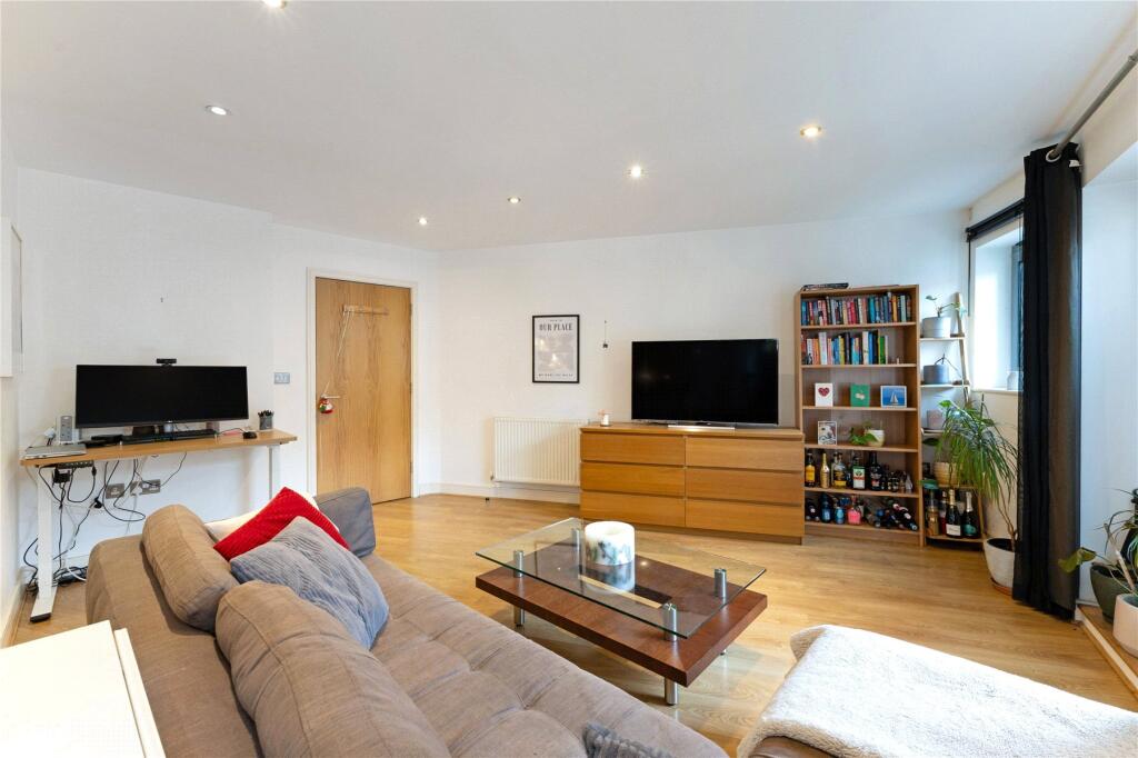 1 bed 1st Floor Flat for rent in Battersea. From John D Wood & Co. Sales - Battersea