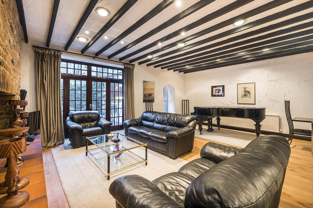 3 bed Detached House for rent in Kensington. From John D Wood & Co - South Kensington