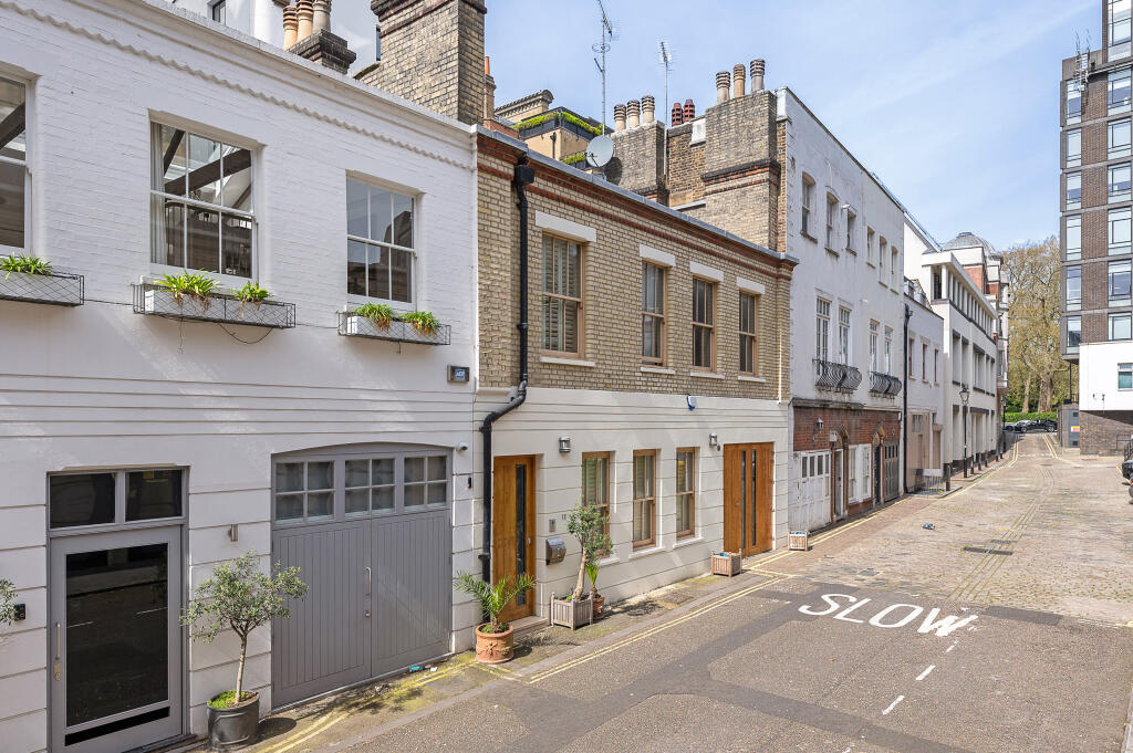 4 bed Mews for rent in Kensington. From John D Wood & Co - South Kensington