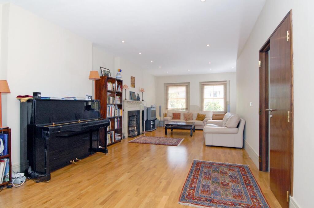 3 bed Flat for rent in London. From John D Wood & Co - South Kensington