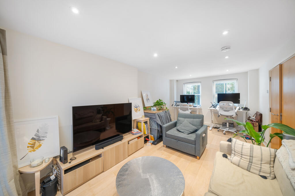 3 bed Mews for rent in London. From John D Wood & Co. Sales - South Kensington