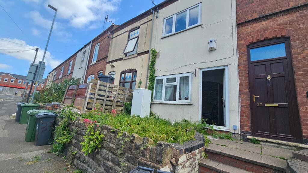 4 bed Semi Detached for rent in Walsall. From JR Estates - Selly Park