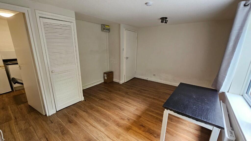 4 bed Studio for rent in Smethwick. From JR Estates - Selly Park