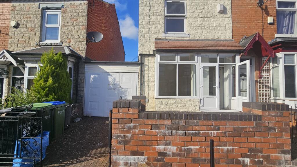 4 bed Mid Terraced House for rent in Smethwick. From JR Estates - Selly Park 4 bed Mid Terraced House for rent in Smethwick. From JR Estates - Selly Park