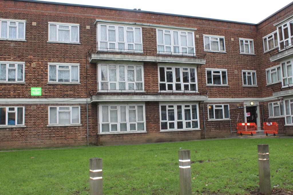 2 bed 1st Floor Flat for rent in London. From Readings Property Services - Elm Park - Lettings