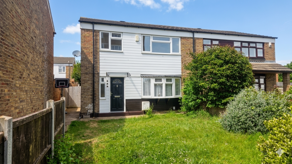 3 bed Semi Detached for rent in Romford. From Readings Property Services - Elm Park - Lettings