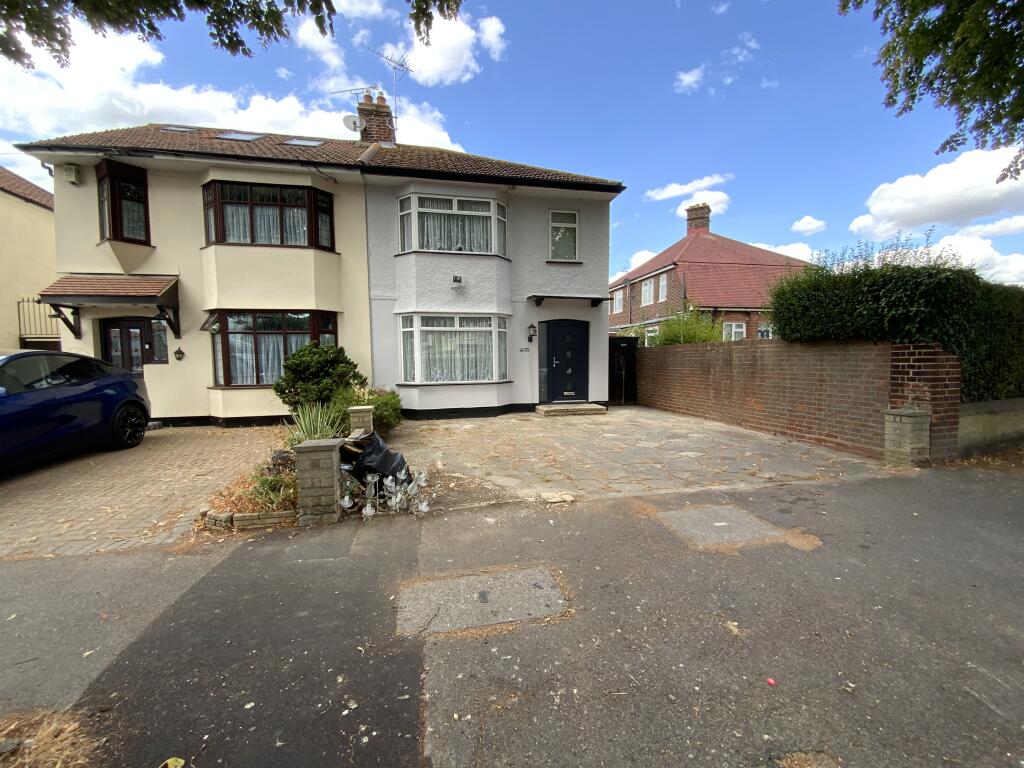3 bed Semi Detached for rent in Hornchurch. From Readings Property Services - Elm Park - Lettings
