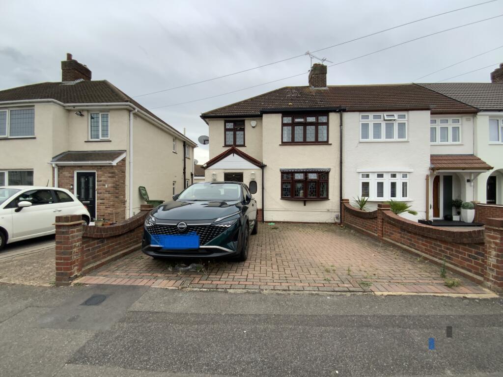 3 bed End of Terrace for rent in Hornchurch. From Readings Property Services - Elm Park - Lettings 3 bed End of Terrace for rent in Hornchurch. From Readings Property Services - Elm Park - Lettings
