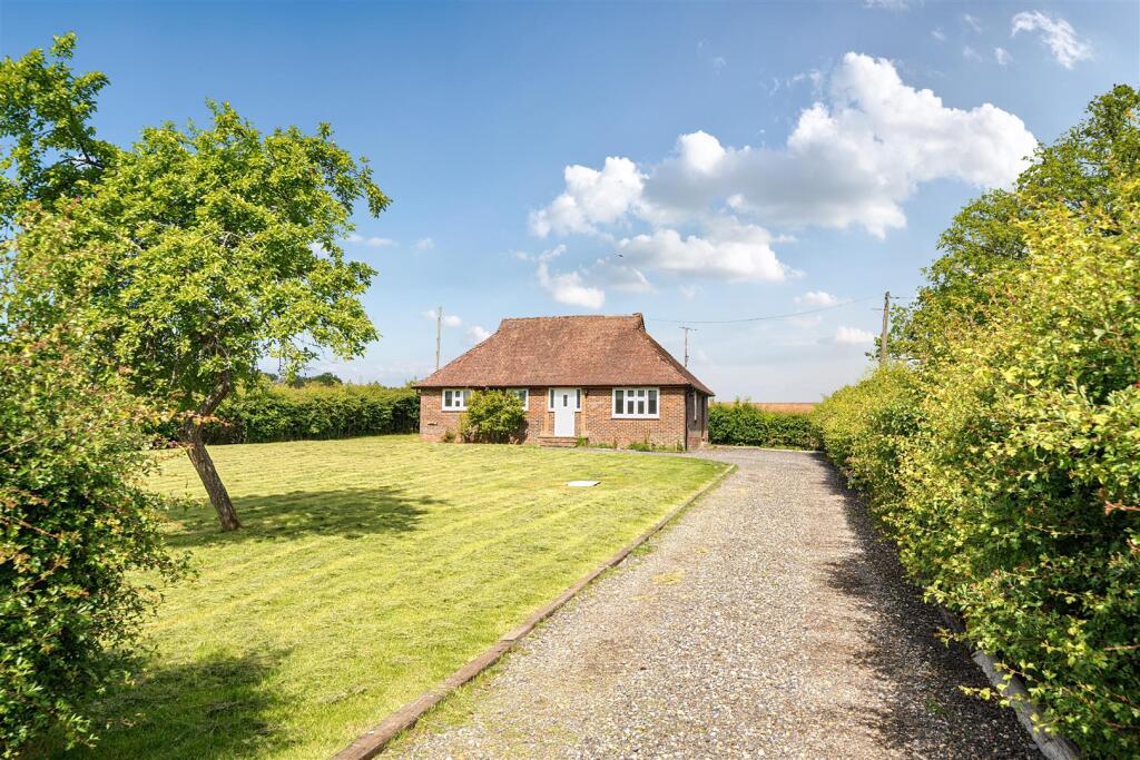 3 bed Detached bungalow for rent in Elmbridge Village. From Grantley - Guildford 3 bed Detached bungalow for rent in Elmbridge Village. From Grantley - Guildford