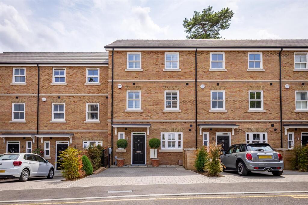 3 bed Mid Terraced House for rent in Guildford. From Grantley - Guildford 3 bed Mid Terraced House for rent in Guildford. From Grantley - Guildford