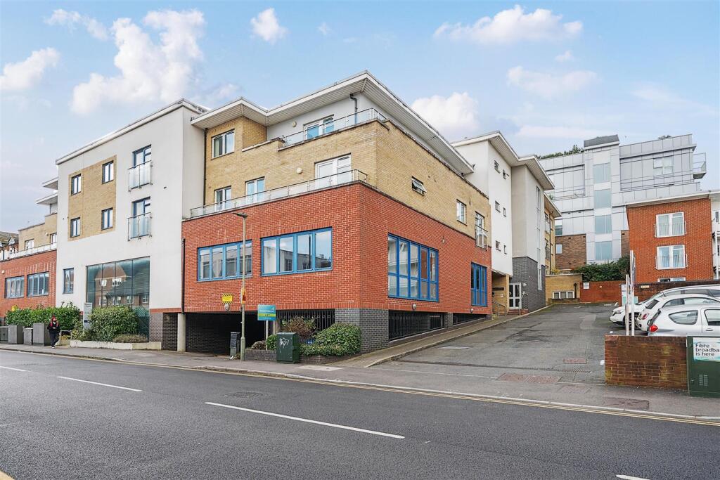 1 bed 1st Floor Flat for rent in Guildford. From Grantley - Guildford 1 bed 1st Floor Flat for rent in Guildford. From Grantley - Guildford