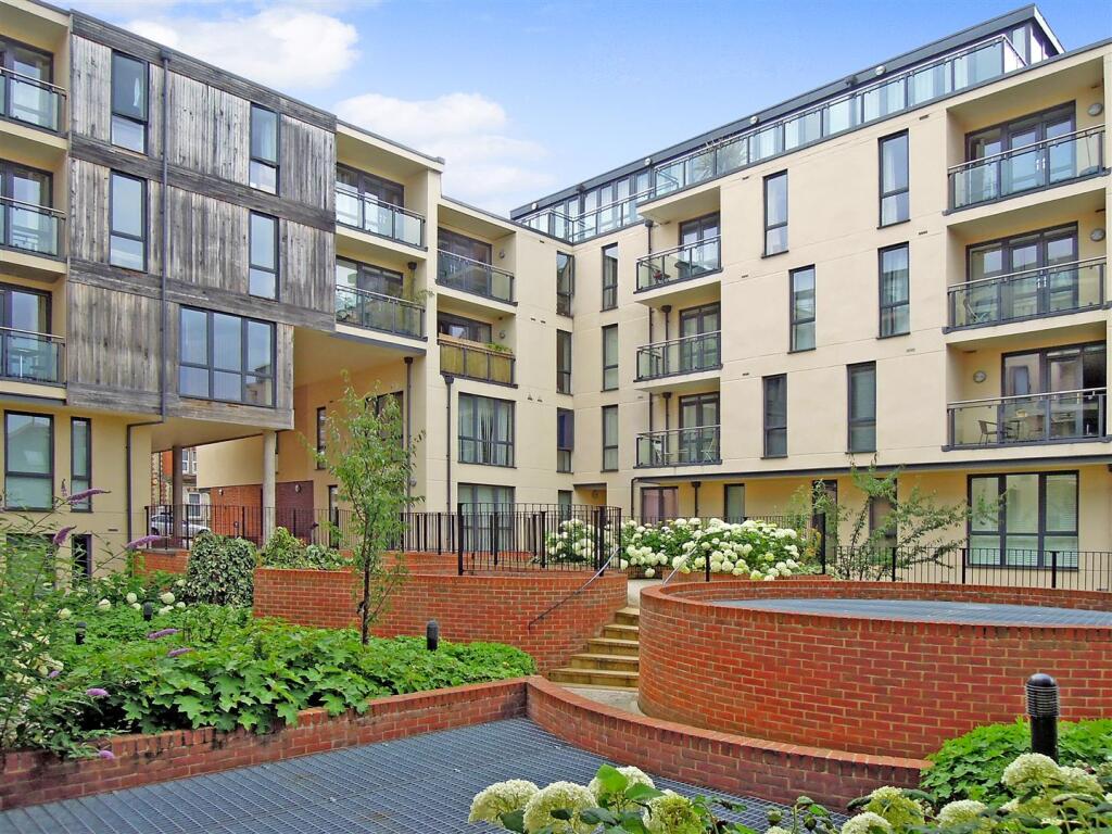 2 bed 1st Floor Flat for rent in Guildford. From Grantley - Guildford