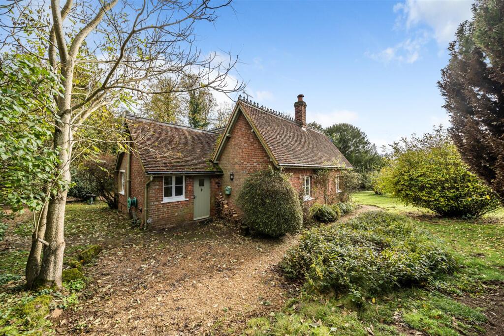 2 bed Detached bungalow for rent in Seale. From Grantley - Guildford