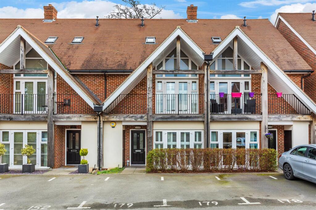 4 bed Mid Terraced House for rent in Guildford. From Grantley - Guildford 4 bed Mid Terraced House for rent in Guildford. From Grantley - Guildford