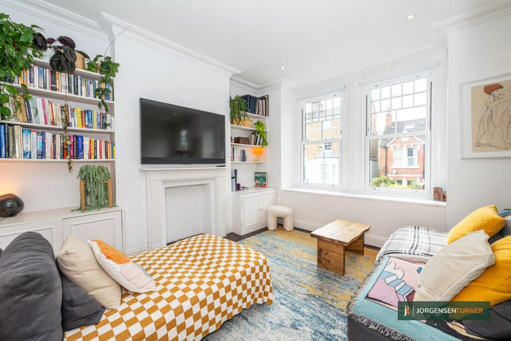 2 bed 1st Floor Flat for rent in Hammersmith. From Jorgensen Turner - Shepherds Bush Office